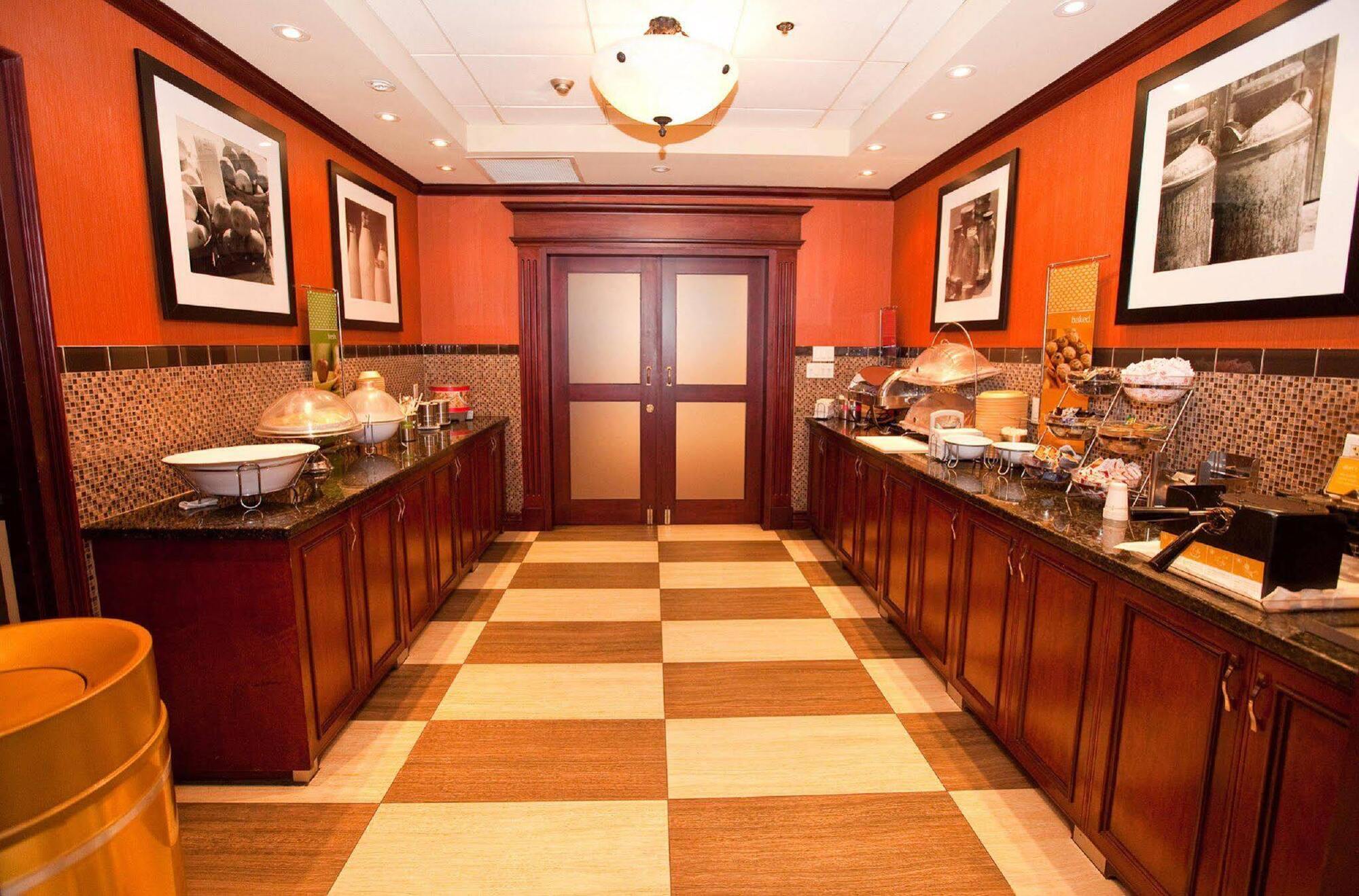 Hampton Inn Toronto-Mississauga West Restaurant bilde